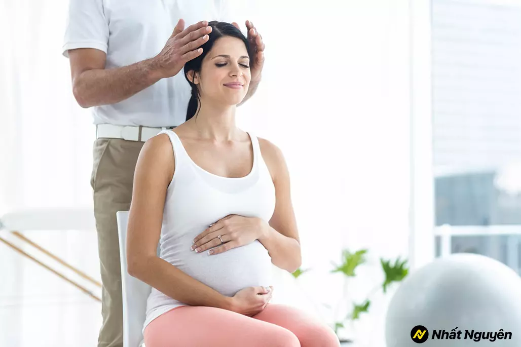 Massage đầu cho mẹ bầu giúp tăng cường trí nhớ